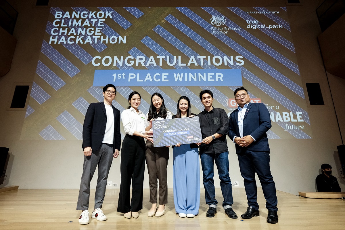 uktradeinthai's tweet photo. 1⃣st 🏆 place - #4Change aims to replace the annual 3.4 million floral block waste in Thailand 🇹🇭 with #Biosys, a #biodegradable alternative made entirely from #foodwaste. The solution keeps your flowers 💐 fresh and the ocean clean. 🐢🐳 What a brilliant idea! 💡 https://t.co/e79aLXks1N