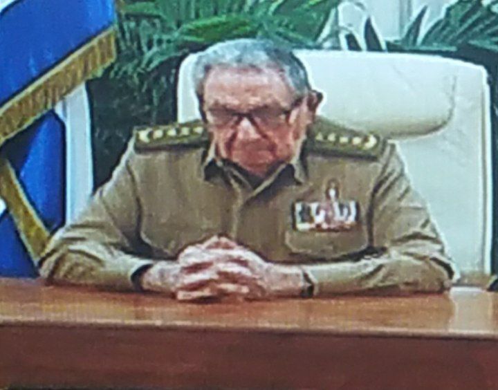 La China fué a coger la asistencia... parece que se quedó dormida