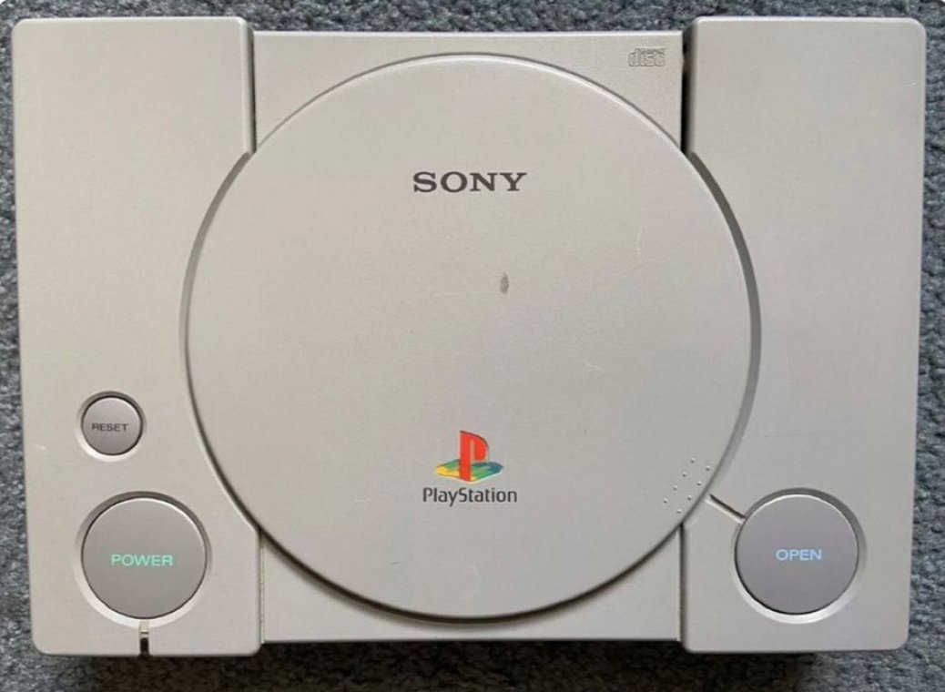 CauseWereGuys's tweet photo. What's the first game that comes to mind when you see this picture? https://t.co/lHxNiqJd4h