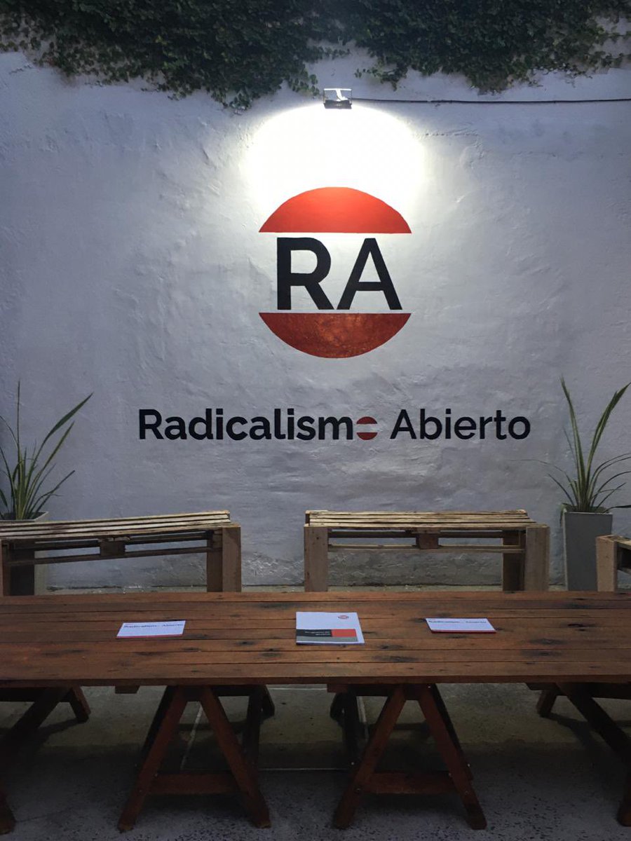 UCRSaladillook's tweet photo. 10 de diciembre de 1983
• • • • • • • • • • • • • • • • 
10 de diciembre de 2020 

El día de la vuelta a la democracia presentamos el rediseño de nuestra marca 

Apostando a un Radicalismo que mantenga los mismos valores pero esté abierto a los nuevos tiempos. https://t.co/AGW595NnH0