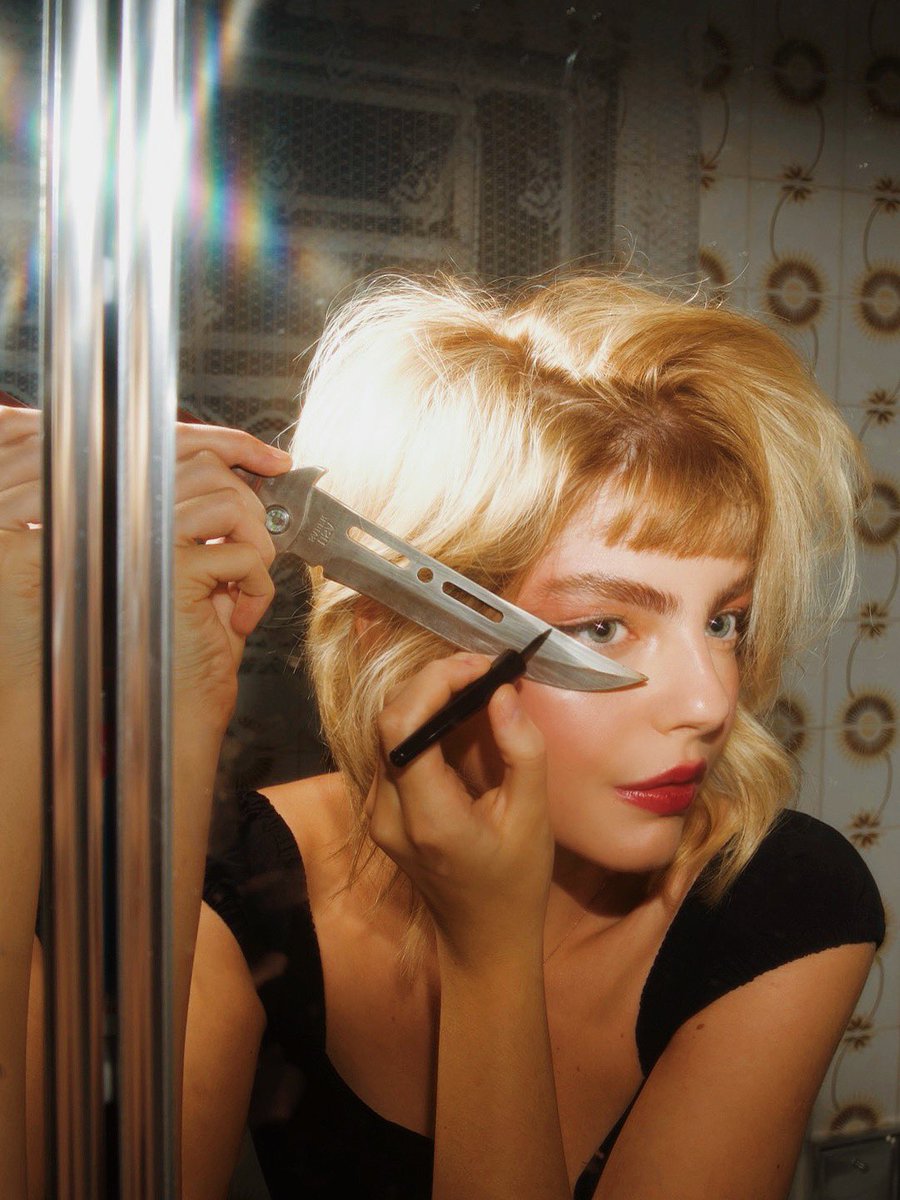 trixparix's tweet photo. Sorry I'm Late I Was Doing My Eyeliner https://t.co/fyESBXq15W