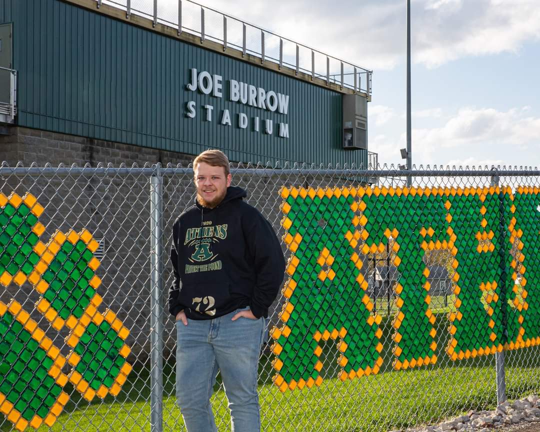 smith5297's tweet photo. I love my senior! #classof2021 #athensbulldogs #joeburrowstadium #bulldogbrotherhood #theridges #futurebobcat https://t.co/PTvVsTY6z7