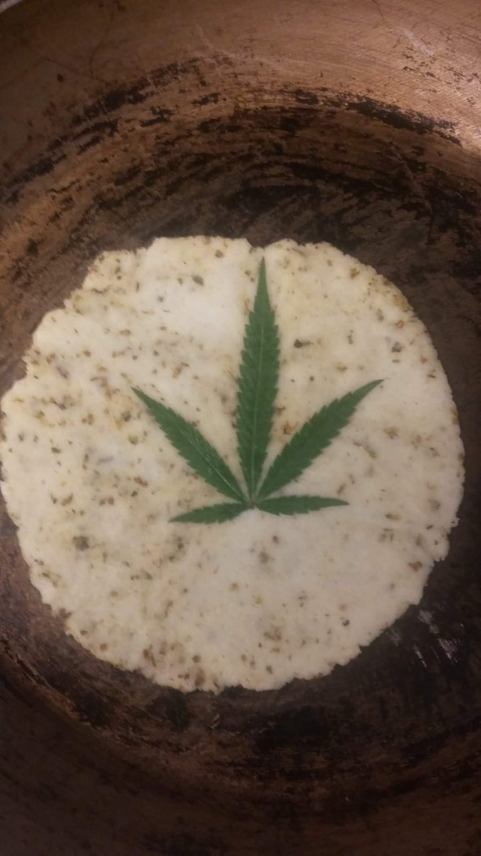 miss_marihuana's tweet photo. Tortilla de marihuana 💚
Con esta chulada andas hasta el pitirrin todo el día 💥
Además de que te la comes con cualquier cosa salada
Recomendable al cien
Receta de papá
#CannabisCommunity #marihuana #tortilla #marihuanalegal #comemota #edibles https://t.co/hlD5PyBi5n