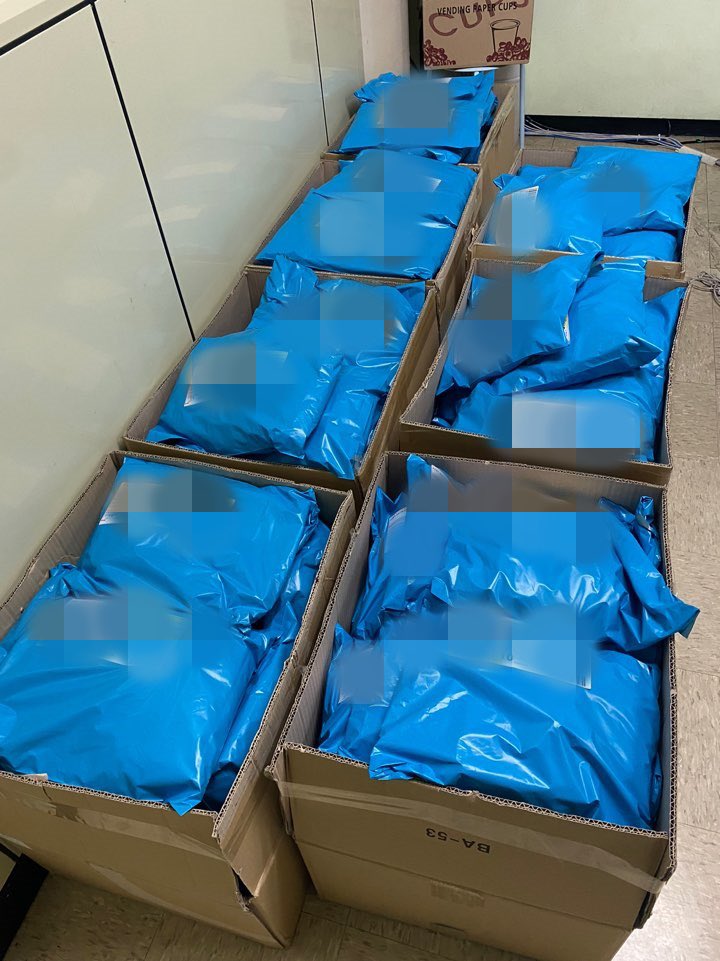 안녕하세요
유니폼 관련 문의가 지속적으로 와서 답변드립니다. 
유니폼은 한진택배로 300명 팬분들에게 모두 발송 완료했습니다. 당첨자에 한해서 차주 중으로는 모두 받아 보실 수 있습니다.
감사합니다.