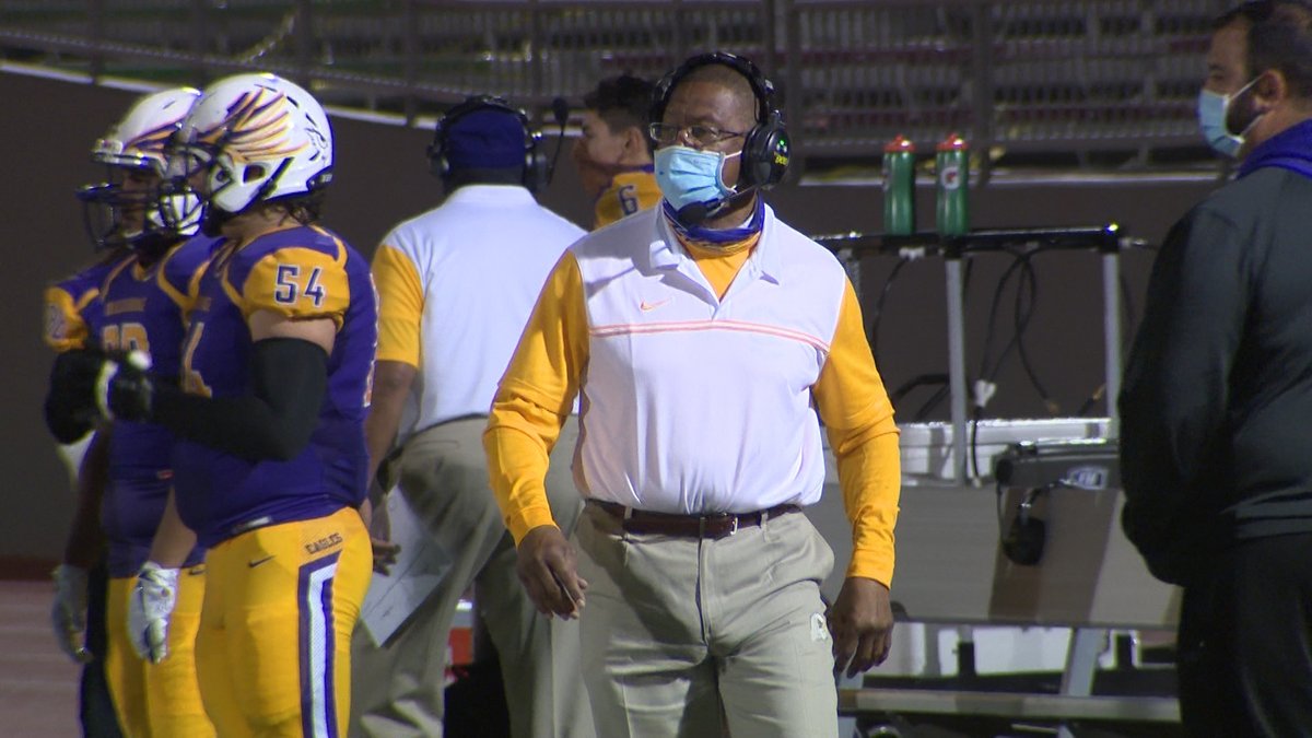 ECloskyWTSP's tweet photo. Brackenridge loses to Southwest meaning we have seen the last of Willie Hall on the sidelines.

A San Antonio legend. Logged 37 years at Brackenridge. No coach in SAISD history has more wins than him.

The longest-tenured HC in our area is now Larry Hill at Smithson Valley. https://t.co/5krMKHYvhw