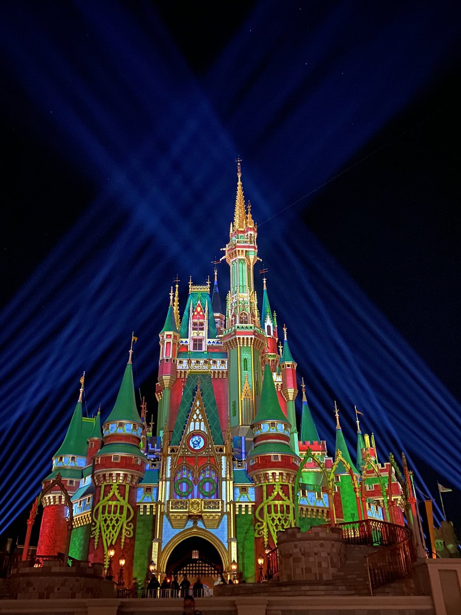 BrittaniK23's tweet photo. #MagicKingdom  the most magical place on earth! I cannot believe I was able to capture these pictures! #nofilter #disney #disneymagic https://t.co/FNrvaNk7Yd