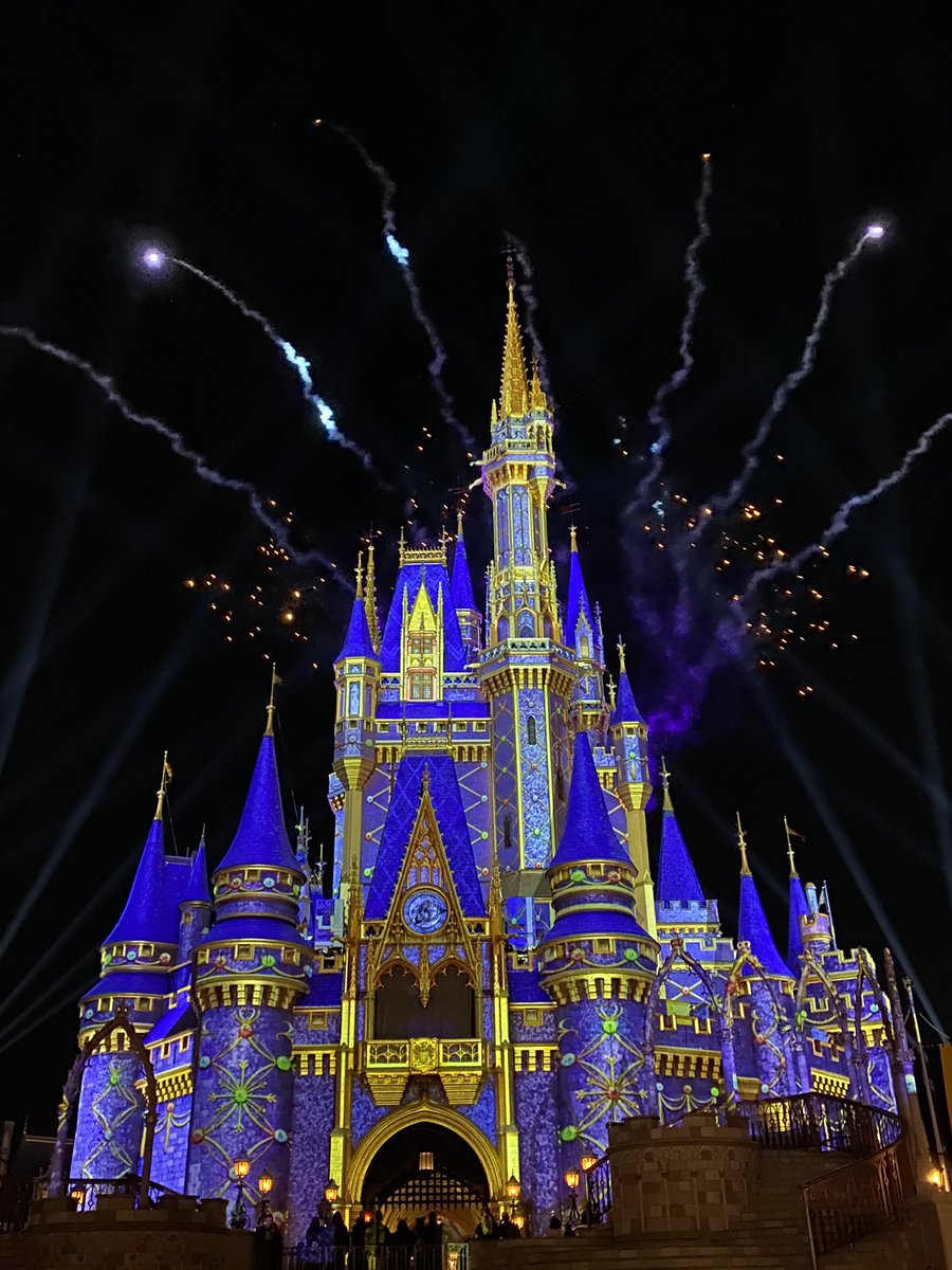BrittaniK23's tweet photo. #MagicKingdom  the most magical place on earth! I cannot believe I was able to capture these pictures! #nofilter #disney #disneymagic https://t.co/FNrvaNk7Yd