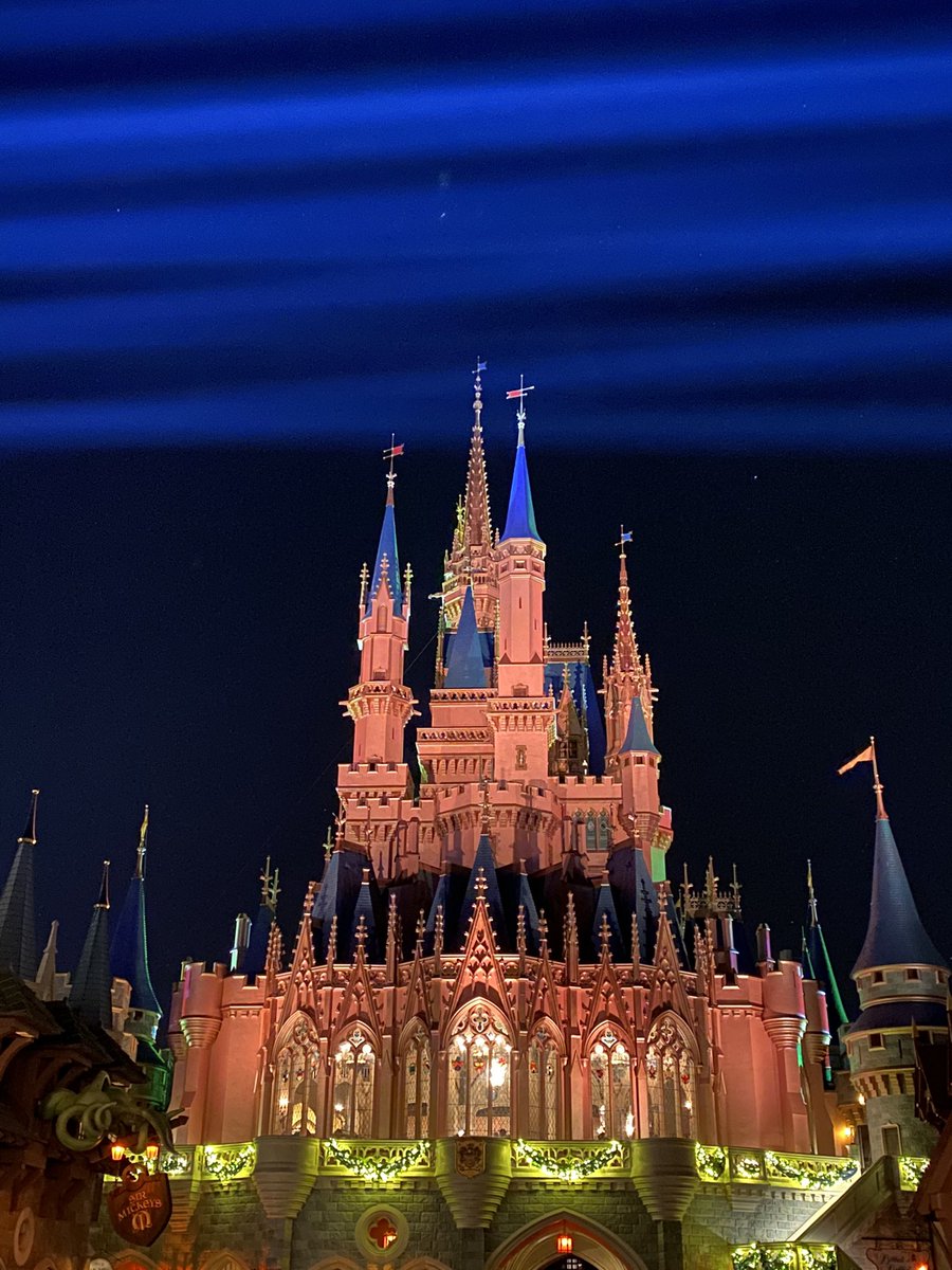 BrittaniK23's tweet photo. #MagicKingdom  the most magical place on earth! I cannot believe I was able to capture these pictures! #nofilter #disney #disneymagic https://t.co/FNrvaNk7Yd