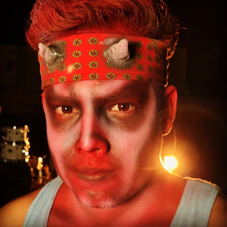 4ourmonsters's tweet photo. 😈 Devil And I 😈
#fourmonsters #devilandi #devil #diablo #betomonster #makingof #friendzone #halloween #halloweenmakeup https://t.co/V6DXm1tOcO