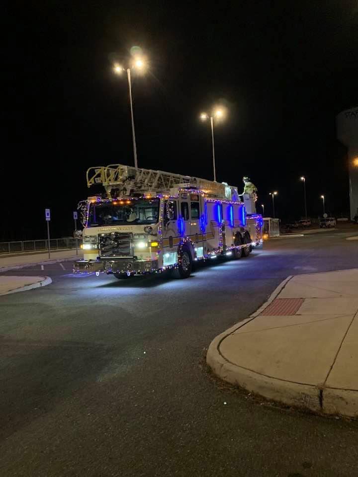 gusndwfire's tweet photo. The Stafford Volunteer Fire Department Co-02 conducted day four of Santa runs. Great work by all who participate. @Stafford2Fire @staffordvagov @SCPSchools @staffcofire @fireheritageusa @NewsInTheBurg @NVFC @nvfrldi1 https://t.co/34w3nawm8V