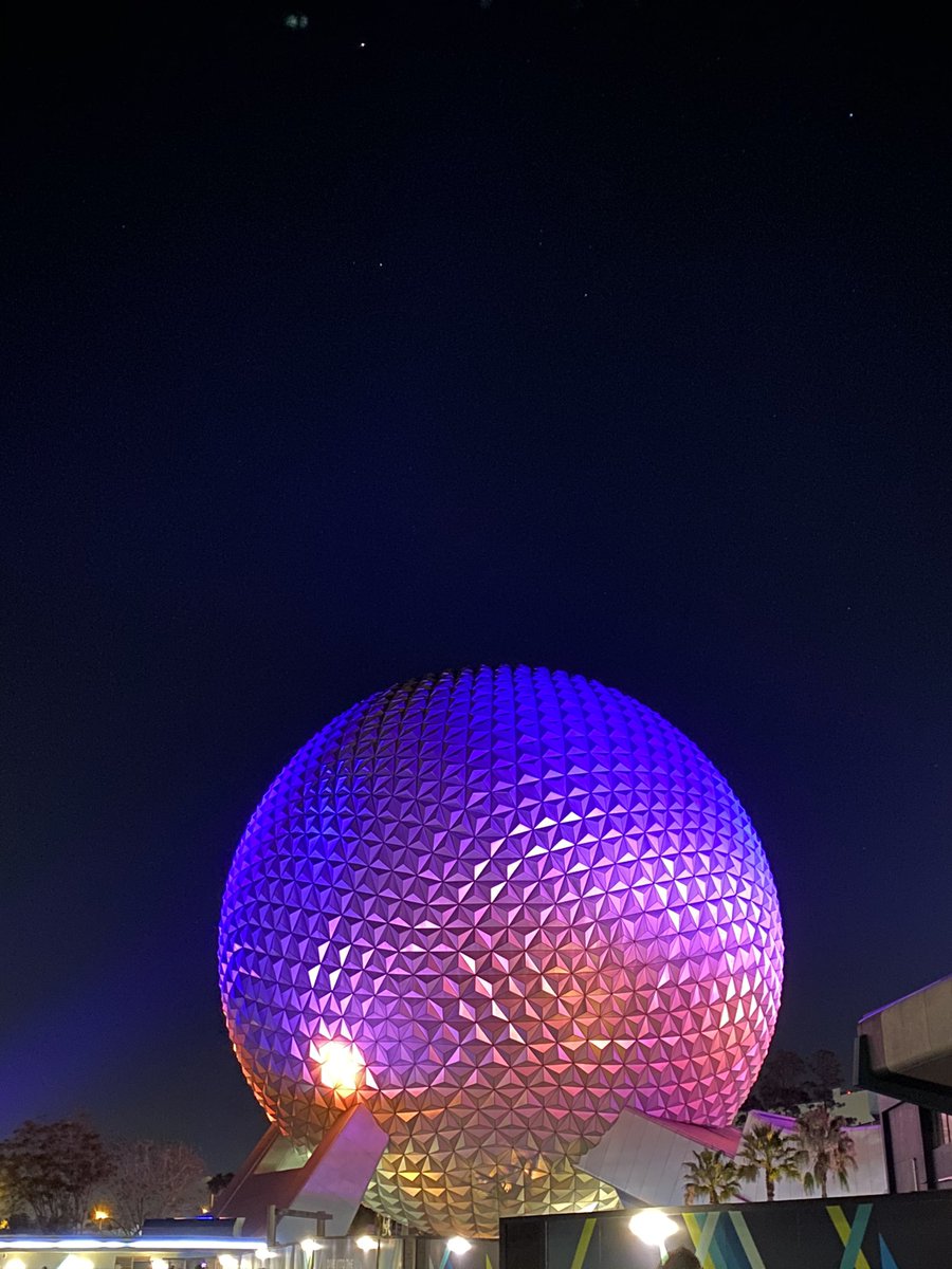 BrittaniK23's tweet photo. #epcot https://t.co/jERqMqCUdg