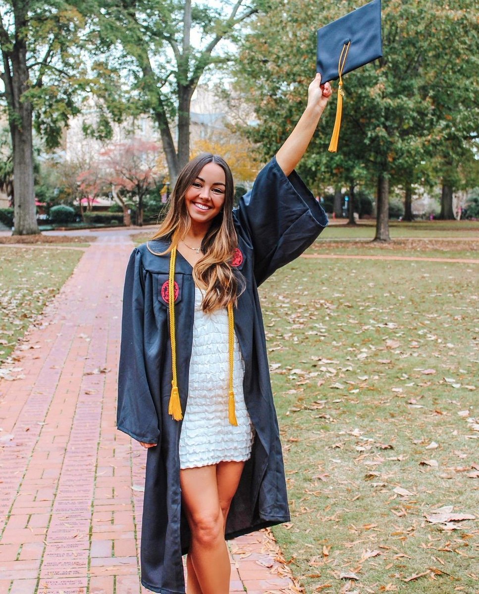 oSouthernBeauty's tweet photo. Reposted from @eliseconnelly  ❤️❤️❤️  
.
.
.
.
#SouthernBeauty #college #naturalbeauty #coed #graduate #hotlegs #beautifulsmile #tan #collegefashion #chive #uofsc #SouthCarolina https://t.co/gyVoJGtJ2K