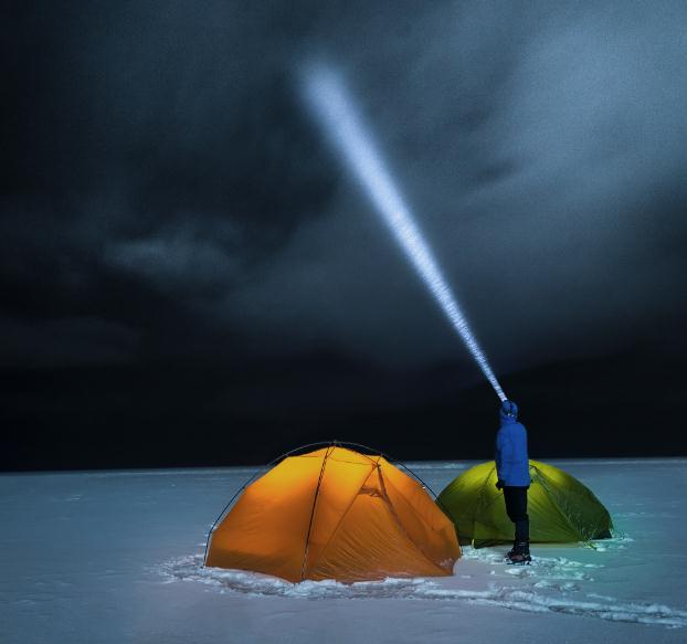 FenixProducts's tweet photo. It's fun to measure the distance in the sky with a flashlight, just like you could touch the sky with your hands.#Fenix #fenixlight #bestflashlight #TK75 #outdoor https://t.co/TXlaIQS7Qa