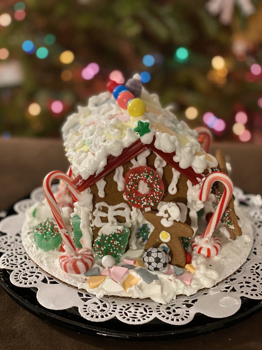 D_Cappelen's tweet photo. Thanks for all of this fun, @eghs_art ! #eghsgingerbreadhouse https://t.co/BTr9cntoi8