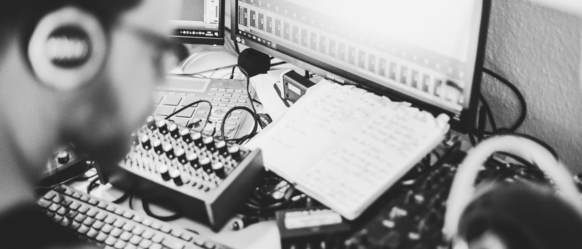 MEGALMODAS's tweet image. Tonight Fri Dec 11th 2020 @6pm UTC join me @RDTVF
to celebrate these artists w/ me: @april21stband @bloodband666 #dollklaw @wtfavvkes @galeweathersbit @HostileArray @SpankraghtSGURK @stateofbeing #thurlowood @zxspunk @scarlettsmuse
youtu.be/YbWWY_XhDd0
radio-dark-tunnel.net