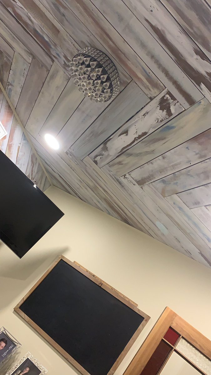 leannemyra's tweet photo. @4dfarmsEric @4dfarmssandra Love the ceiling by the way! Great minds think alike! https://t.co/CCuzAO0mY2