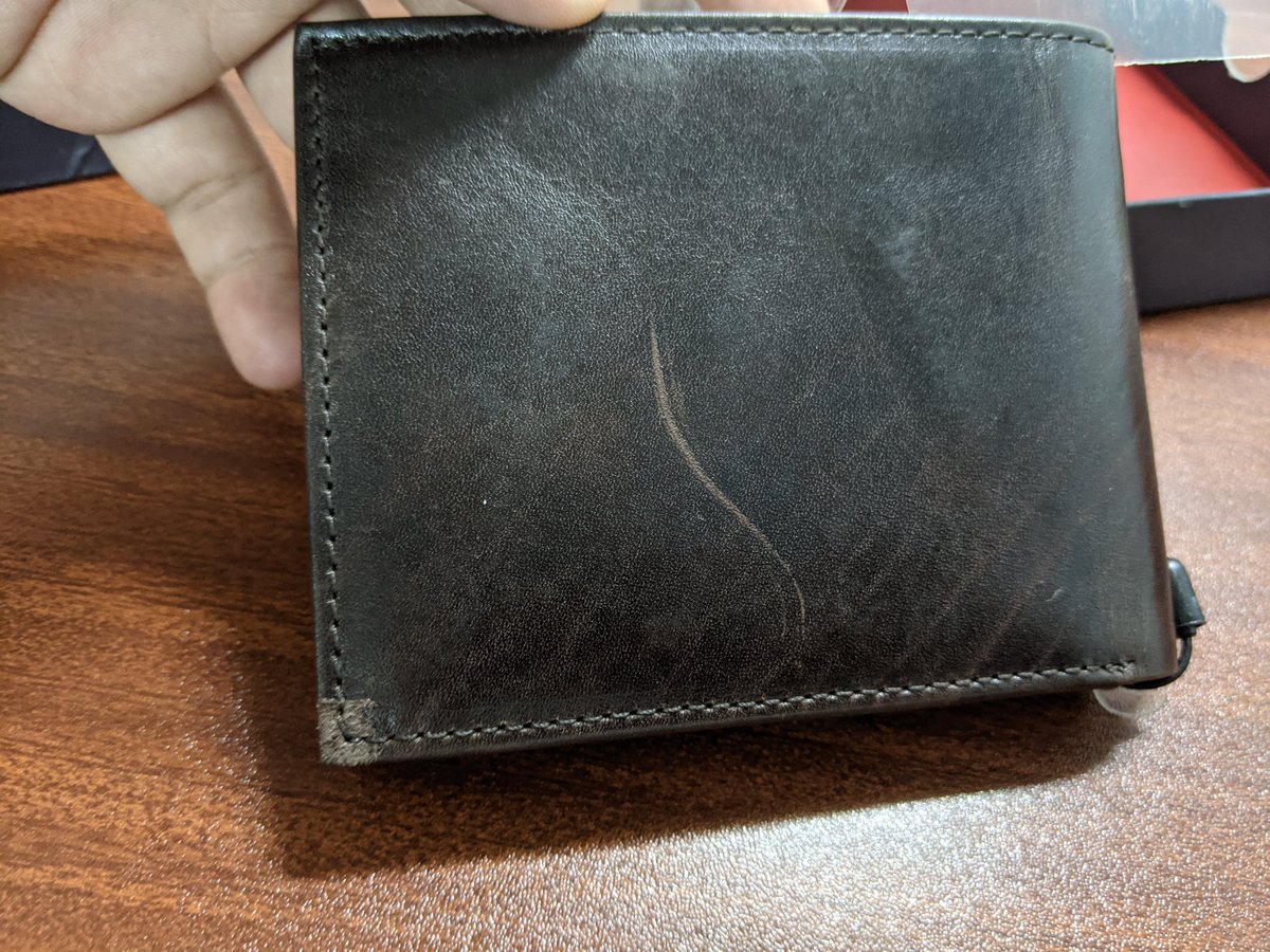 Rithesh04's tweet image. Done that. The product is different from that I ordered. And it is also damaged. #ReturnRequest #poorcustomerservice #Fraud #MyntraFraud #EcommerceFraud. This looks like a deliberate attempt to impose damaged products on customers and a way to steak their money.