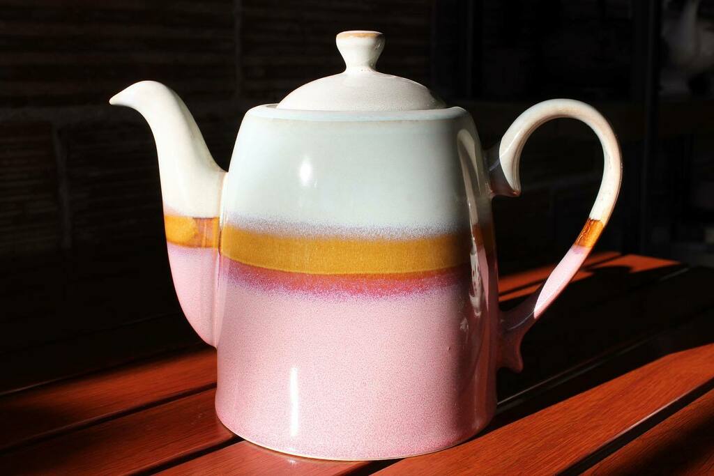 teassential's tweet photo. Beautiful aurora glazed ombré teapot!

#teassential #teassentialspecialtyteas #vernonbc #downtownvernon #tea #teashop #shoplocal  #white #pink #teapot #ombre #aurora https://t.co/CkPVOjomQf https://t.co/JU3kxPA4JU