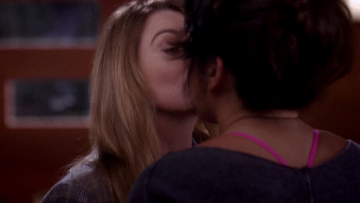 C_GraceT's tweet photo. Just thinking about that time Derek and Meredith and Callie were an accidental throuple, 10/10, I have no notes. https://t.co/nLrjxo294F