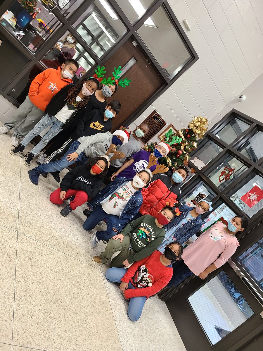 Gonza2ndgrade's tweet photo. Can you guess what the theme was today??#12daysofwintercheer
@HumbleISD_HE https://t.co/C1Bpzga7hR