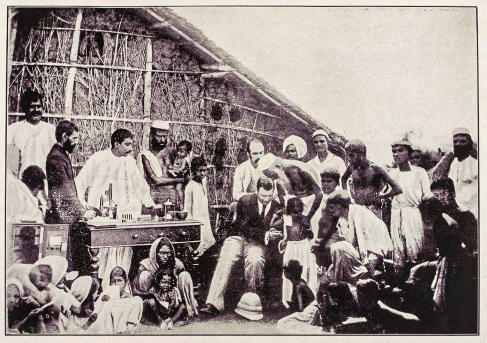 THREAD: In 1894, Waldemar Haffkine, a Russian Jew trained in Paris, travelled to Calcutta armed with a cholera vaccine. The slums were battling an outbreak of the disease. The 33-year-old man began his vaccination drive, 'sitting by an oil lamp in the slum'. 1/11  #vaccine  #India