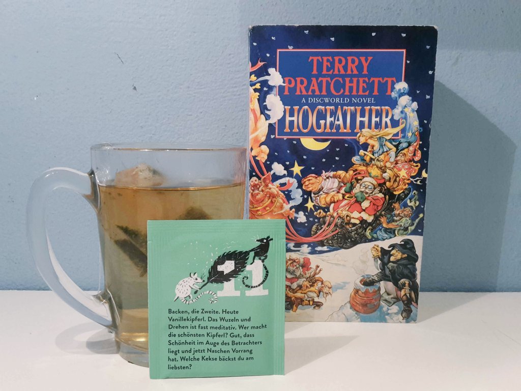 Spiderwebz's tweet photo. Day 11 of the @iggleswaps #25daysofcheer is..... HOGFATHER by Terry Pratchett!! It's my first physical Discworld novel. Can't wait to read it!
Todays Sonnentor tea is a stinging nettle. Full review AND a book review on my blog later today. https://t.co/97TvNnKwUu