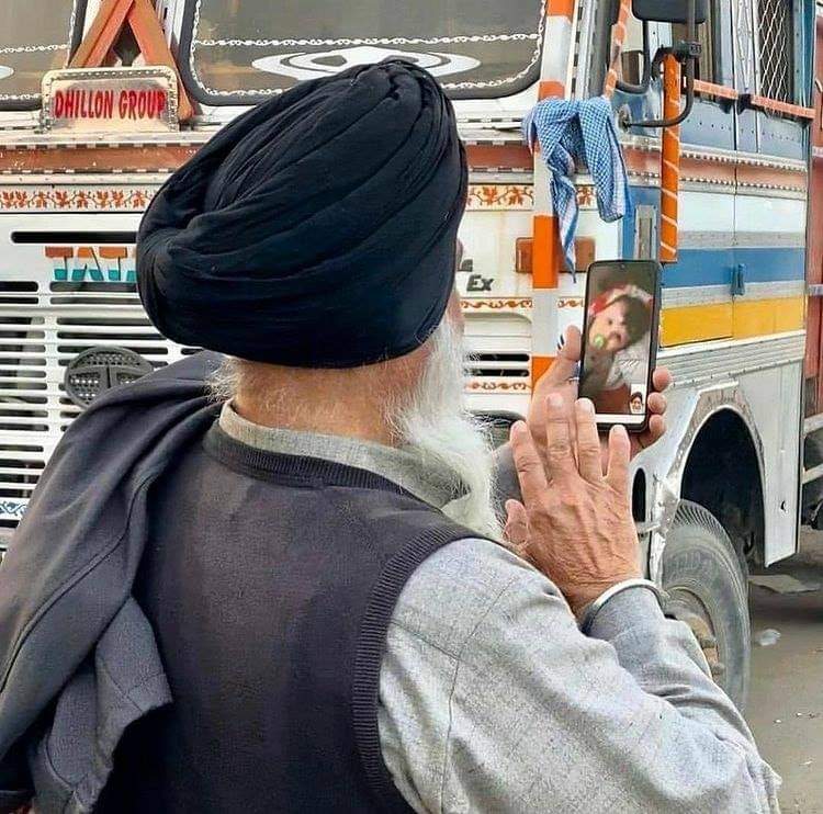 This picture is full of love, patience and hope ❤
#WeUnitedForFarmers