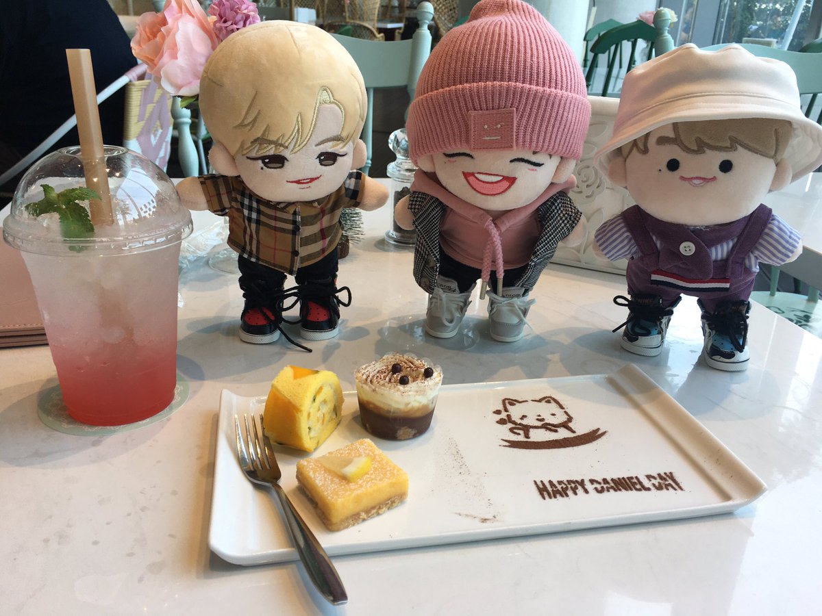 HMhambnn's tweet photo. งานสวยและน่ารักมากๆค่ะ บรรยากาศก็ดีมากกก 🥰🥰🥰 #Colorof25thwithKDN https://t.co/S8SuI5FXzy