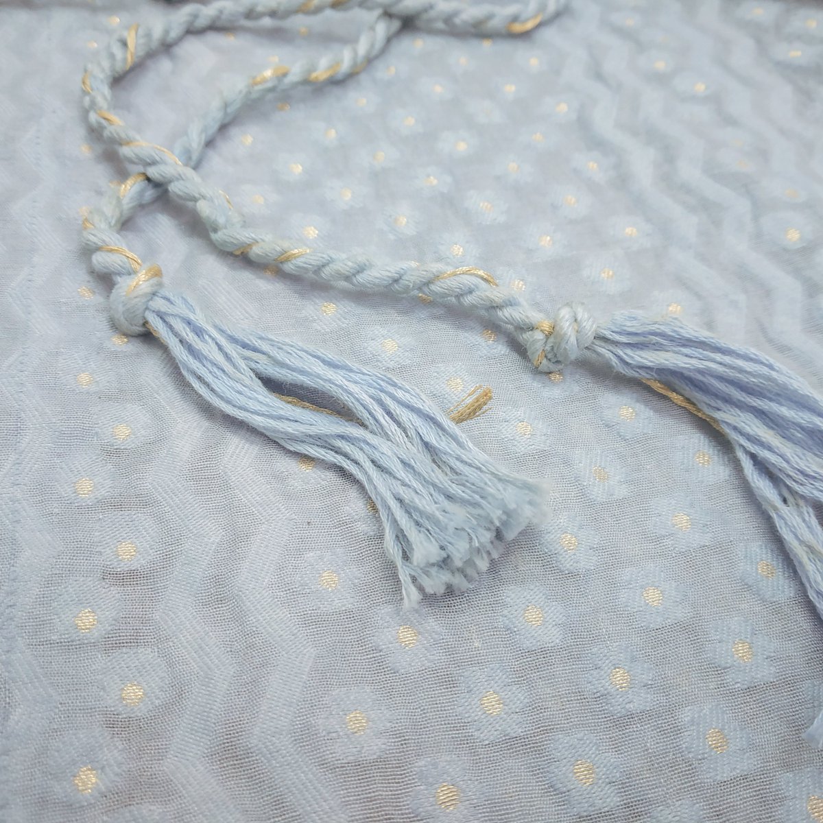 AnjKreations's tweet photo. A beautiful soft jacquard chanderi in a shade of denim blue. This fabric is woven together to create a delicate geometric pattern with a touch of gold.
#anj #anjindia #chanderi #jacquard #textiledesign #textilelovers #luxury #luxurytextiles #occasionwear #occassionwear #luxury https://t.co/ktdGkqUQqw
