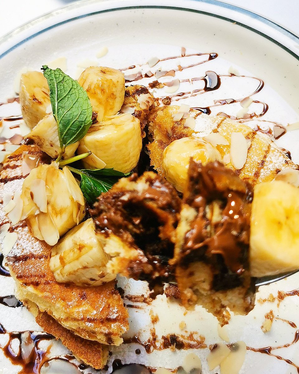 DinerGreen's tweet photo. 🍀🍀🍀Nutella Banana Pancake🥞 for Tea time 🤤 🍀🍀🍀 https://t.co/ezlzzClK8h