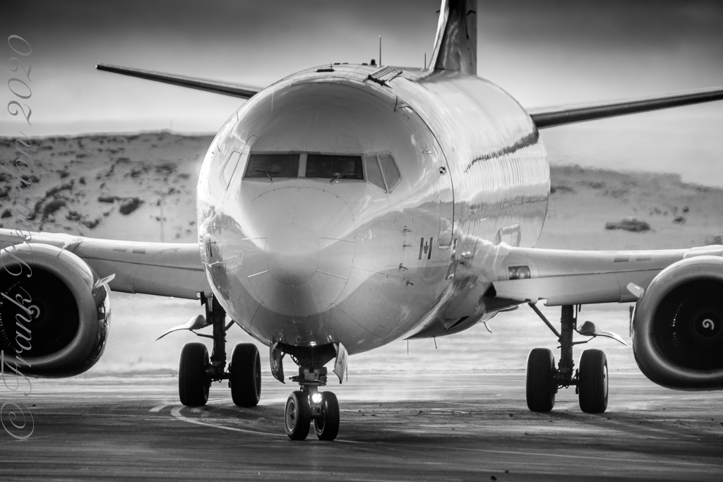 FrankReardon1's tweet photo. #CFFNF Taxiing of Charley on DEC.10.2020 in #Iqaluit #Nunavut #YFB #YFBSpotters #Blackandwhite #AVGeek #B734 https://t.co/xHo4MkoNhZ