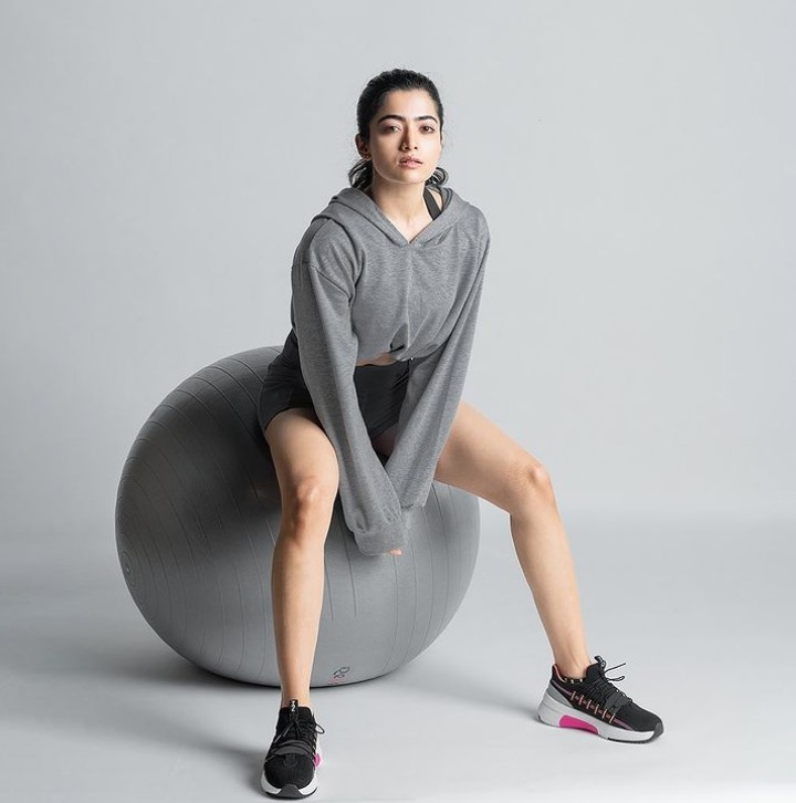 ನನ್ನ ದೇವತೆ ರಶ್ಮಿಕಾ  @iamRashmikaನಾನು ನಿಮ್ಮ ಸಿಹಿ ನೋಟವನ್ನು ಪ್ರೀತಿಸುತ್ತೇನೆನಿಮ್ಮ ಸಿಹಿ ಪದಗಳು ನನಗೆ ಚಿನ್ನದ ಪದನೀವು ಯಾವಾಗಲೂ ವಜ್ರದಂತೆ ಹೊಳೆಯಬೇಕುನೀವು ಸೌಂದರ್ಯದ ದೇವತೆನೀವು ನನ್ನ ಸಂತೋಷ, ನನ್ನ ಜೀವನಕ್ಕಿಂತ ಹೆಚ್ಚುನೀವು ನನ್ನ ಸ್ಫೂರ್ತಿ  ಸಾಕಷ್ಟು ಪ್ರೀತಿ  ನಿಮ್ಮ ಪ್ರಾಮಾಣಿಕ ಅಭಿಮಾನಿ  #RashmikaMandanna