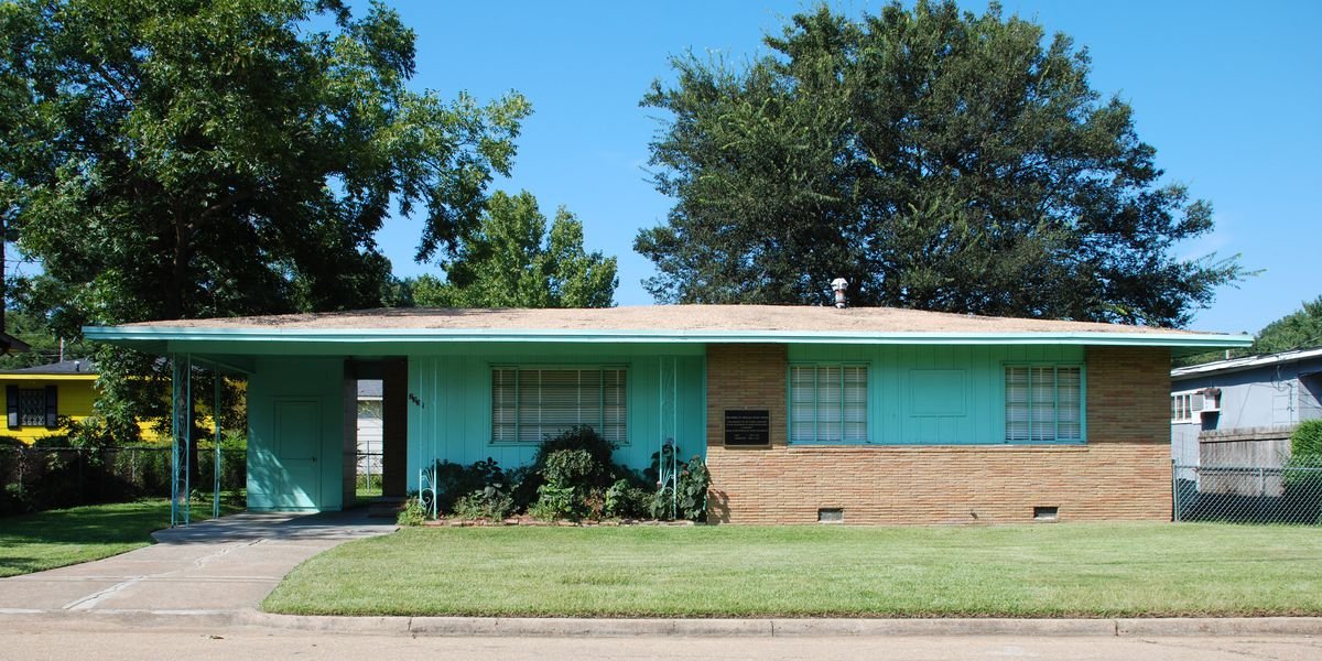There's the dark history: Evers was assassinated in the driveway & racists bombed the carport. But also what a proud & forward-looking house it is, in seafoam green & w/low-slung horizontality. As Jennifer Baughn describes, it defies antebellum classicism:  https://www.docomomo-us.org/news/deep-south-modern