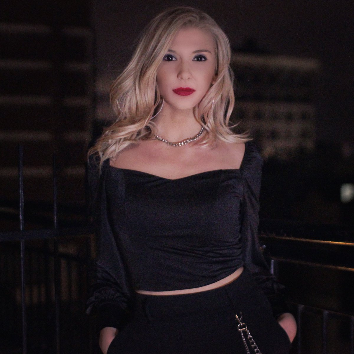 EyeshaOfficial's tweet photo. « I caught your attention, I know I did / Won the auction, placed the highest bid »🧝♀️🔮
#POWERS coming out this Saturday 12/12/2020✨
•
#eyesha #meettheeyes #petiteboss #eyevibes #eyehouse #eyethoughts #themeetup #newmusic https://t.co/SndS48nIjH