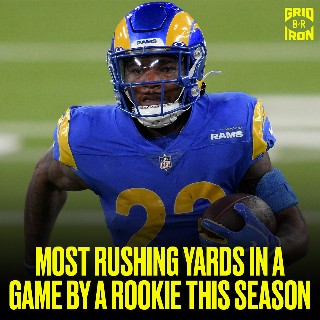 BleacherReport's tweet photo. Cam Akers goes OFF as the Rams blow out the Pats 😳 @brgridiron

29 CAR | 171 yards (career-high) https://t.co/KjTl7XlQCP