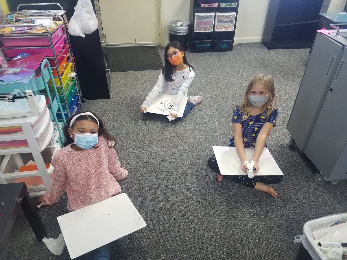 STEMrsZ's tweet photo. The kids enjoyed our sink or float lab today! #kfethirdgrade #nisdfranklines https://t.co/Miy4L79gfS