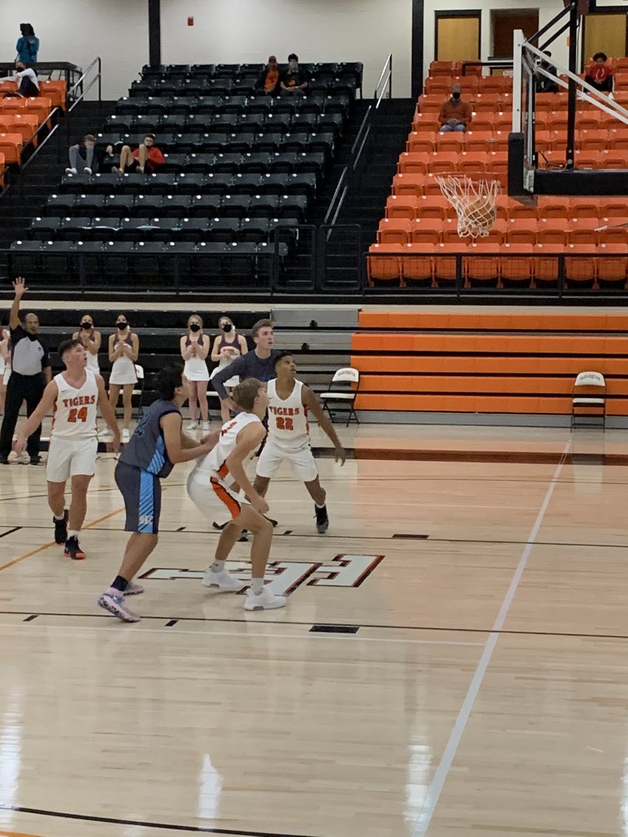 leahmatlock's tweet photo. Tigers WIN 59-56, proud of my #3!
#tigerswin
#sophomoreseason
#HorribleRefs https://t.co/3oWDPEursZ