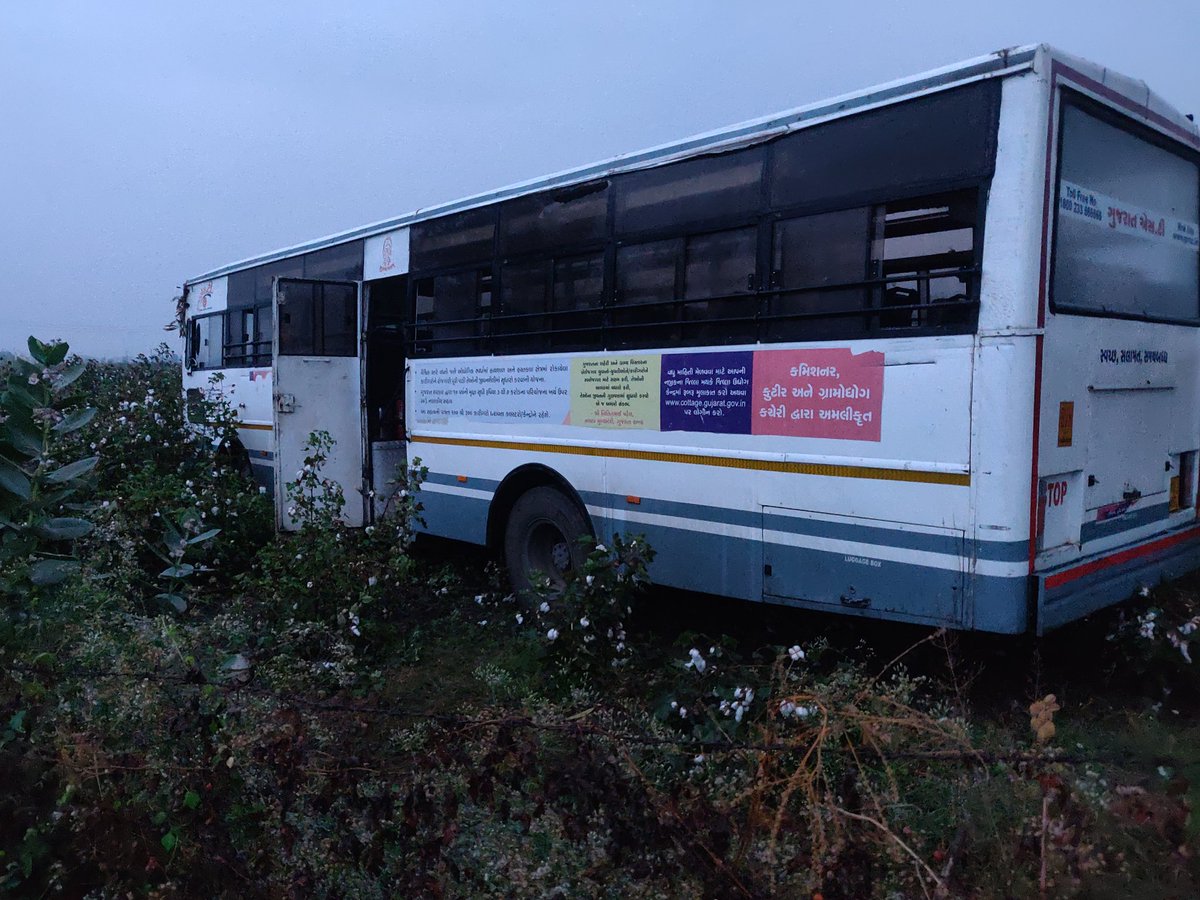artik_810's tweet photo. @OfficialGsrtc સ્થળ : જાળીયા
સમય: 6:20 a. m.
ડ્રાઈવર: અનીરૂધ્ધ ઝાલા
કારણ: ડ્રાઈવર દારૂ નશામા હતો છતાં તેને ડ્યુટી સોપવામાં આવી. બસ ઝાડ સાથે અથડાતા ડ્રાઈવર કુદી ગયો અને બસ ખેતર મા ધસી ગઈ. સ્ટેટમેન્ટ આપતી વખતે થોડુ જોઇ ને બોલવા નુ કહેવામાં આવે છે. આ જવાબદારી કોની?
@isudan_gadhvi https://t.co/K7sX2y2H5M