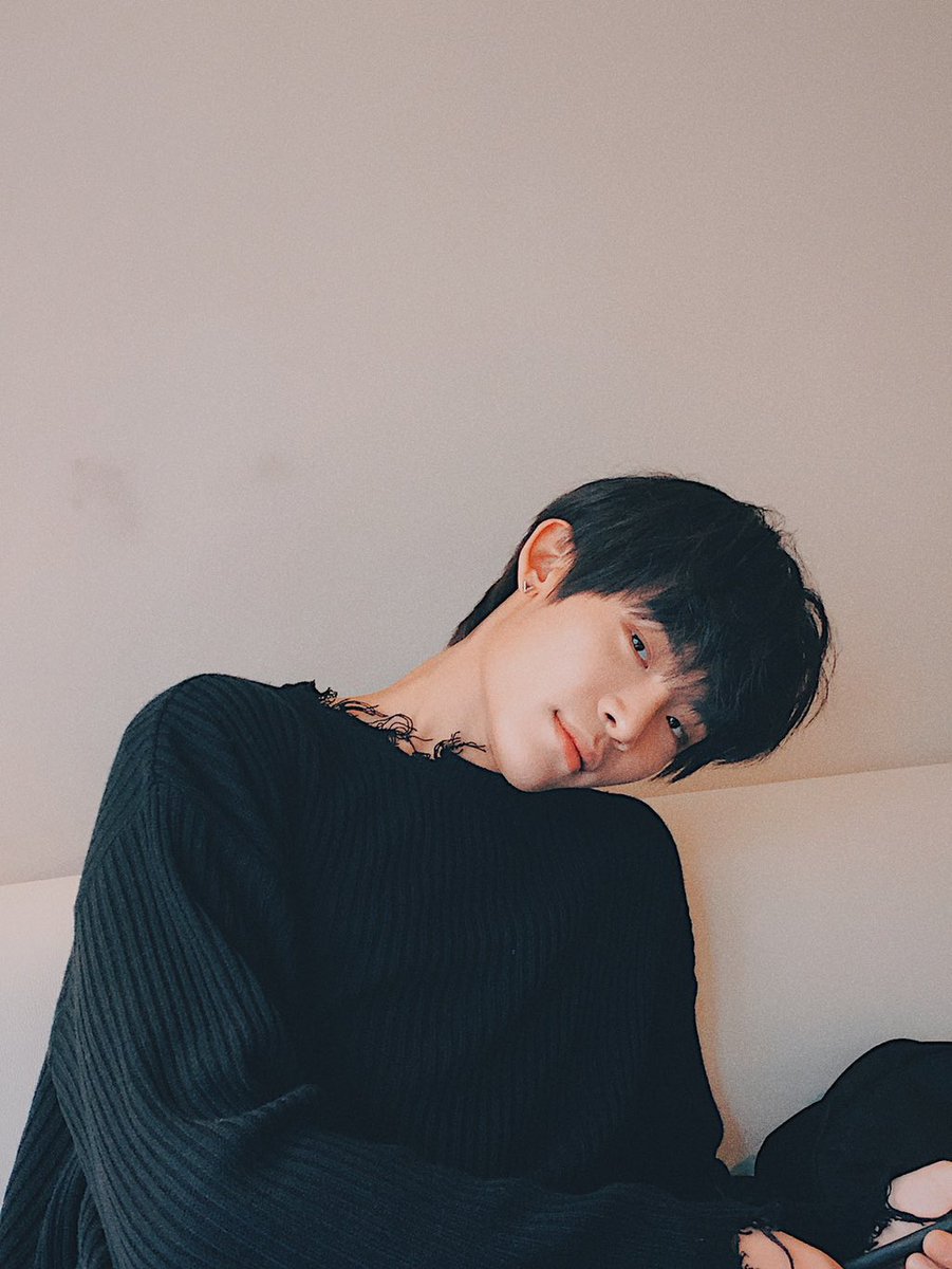 leehyeopnet's tweet photo. 조찬혁 대학 남친 vs 대학 선배 https://t.co/1ElUTbAfvU
