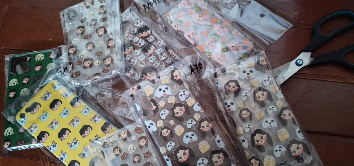 BSBent88's tweet photo. Batch 1.5 arrived and will be shipped tomorrow✌🏼
We will post the order form for batch 2 BLACKPINK custom case this Sunday night. We also have new designs 🤍
#BSBENTupdates https://t.co/V11EiJVCPo