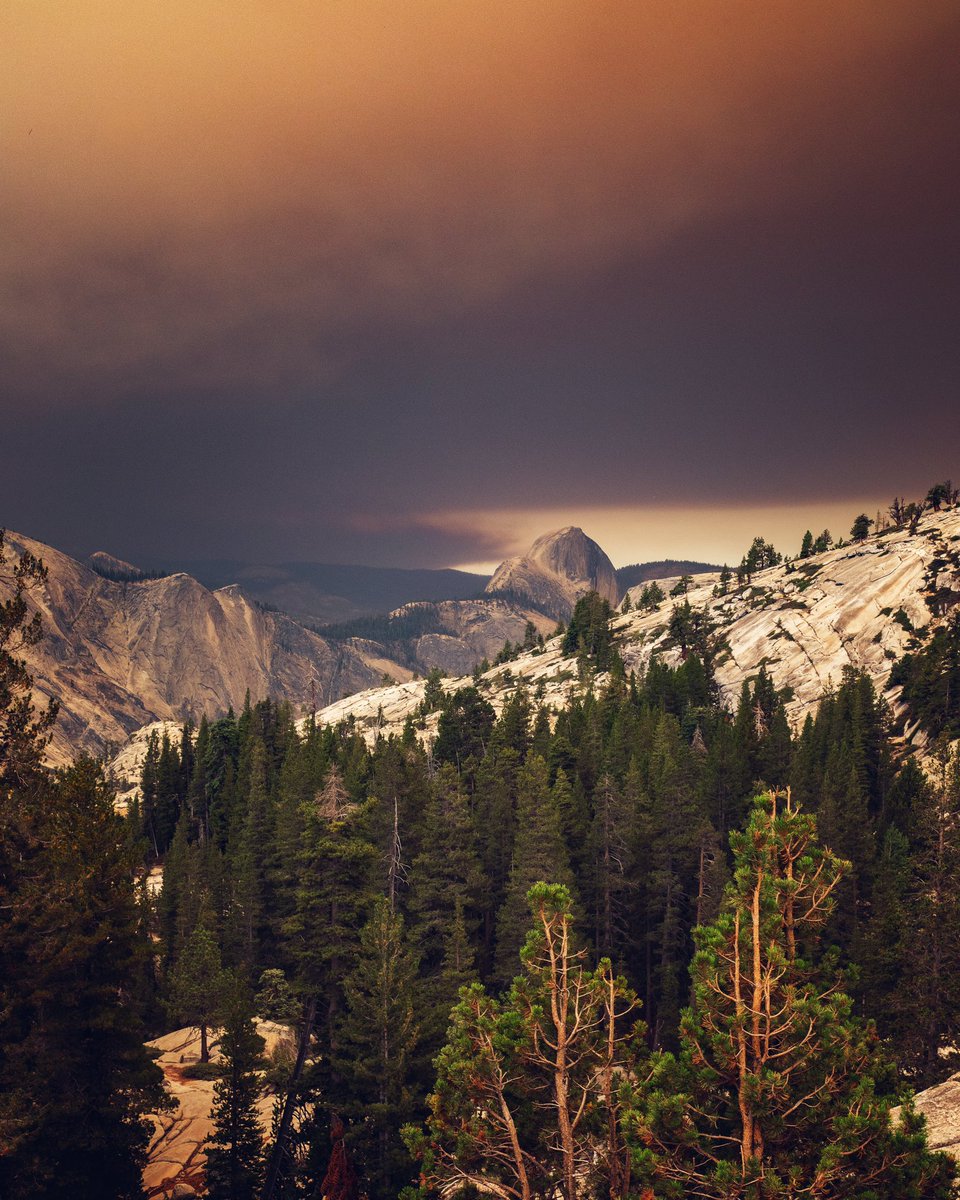 SuddenlySee_com's tweet photo. Apocalyptic skies over @YosemiteNPS (Labor Day 2020)
 #creekfire #tbt #yosemite https://t.co/oCoDMwzGGV