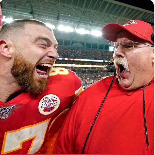 KwikWarren's tweet photo. This pic of Travis Kelce yukking it up with Andy Reid is priceless. #SuperChiefs https://t.co/GqjEEMVddj