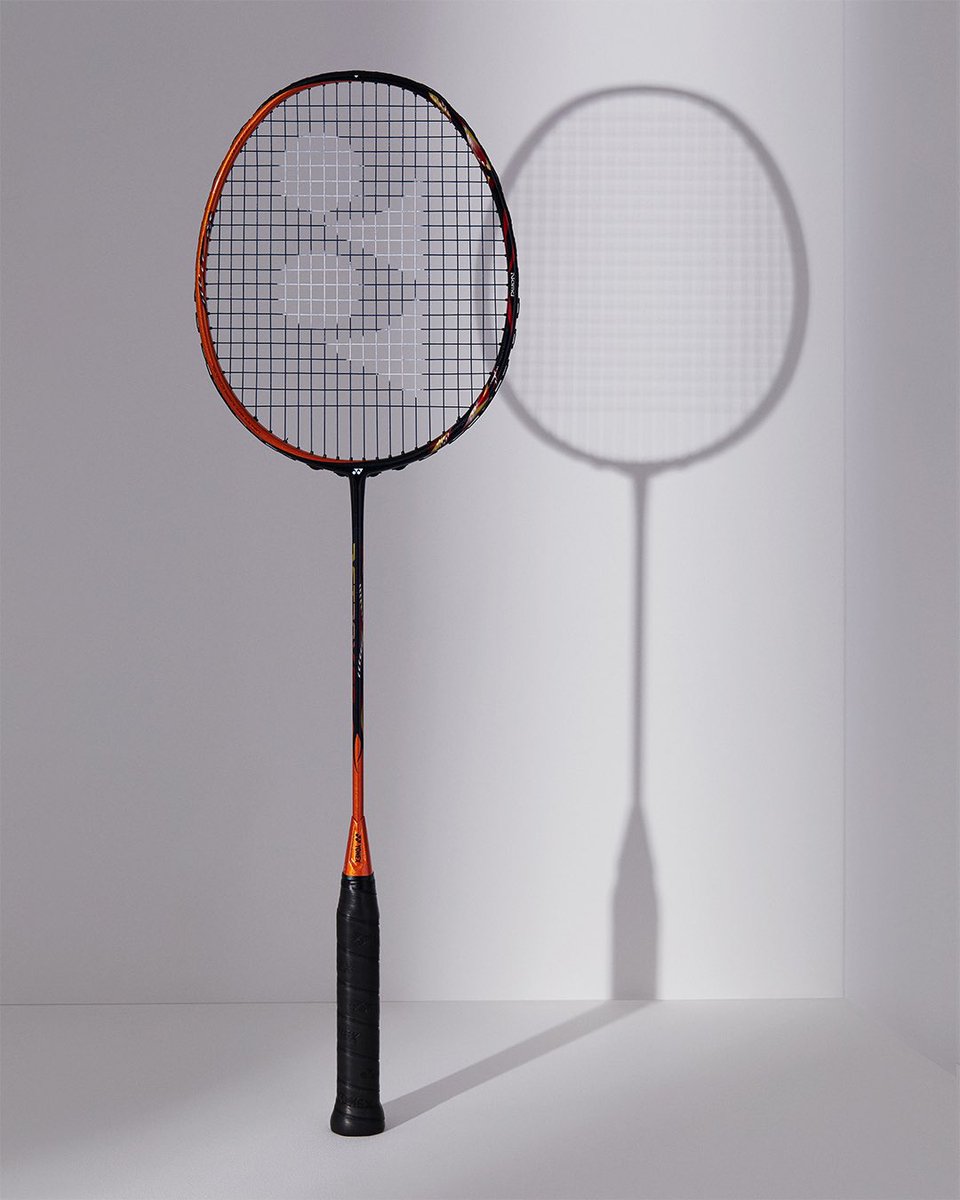 Strike faster than your shadow. Racquet - ASTROX 99 (Saphire Navy