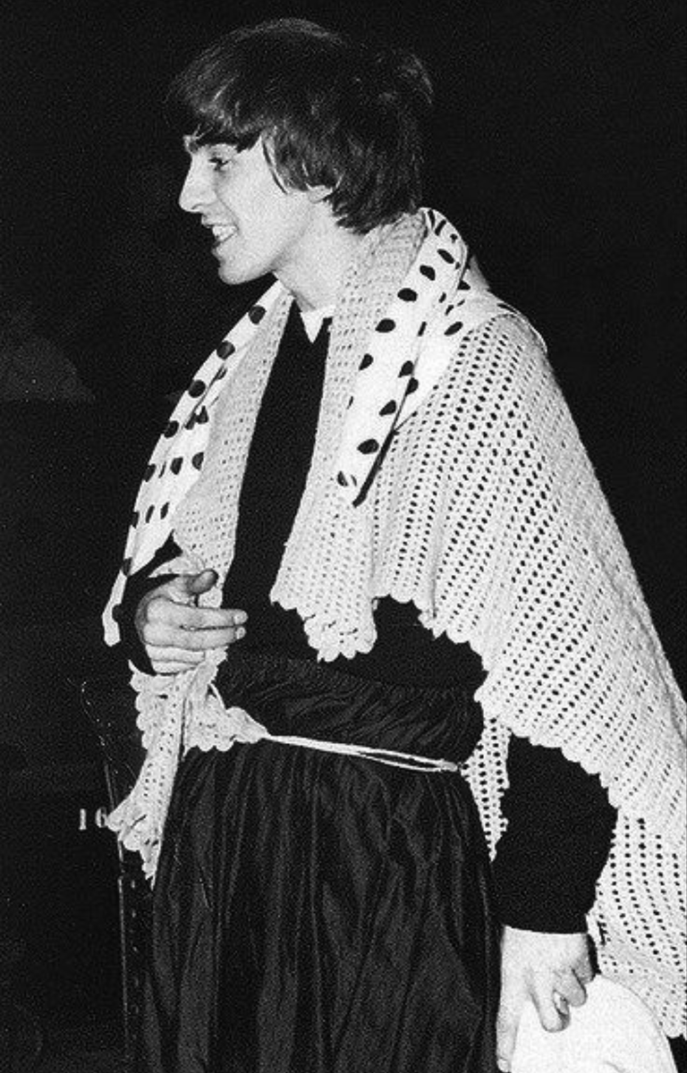 fabgeorgeh's tweet photo. George &amp; Paul during the #Beatles #Christmas show which ran at Finsbury Park Astoria from December 24, 1963 until January 11, 1964. #TheBeatles did skits during the show &amp; were the headliners every night, playing a show which lasted 25 minutes. 

#GeorgeHarrison #PaulMcCartney https://t.co/mlXtqlqqLO