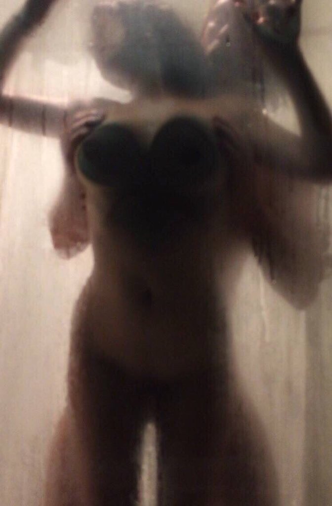 NissaSuka's tweet photo. Mandi penuh gairah... pagi yang menggairahkan. #morningmoan #pagimenggairahkan #horny #showersex #couplechallenge #coupleshower https://t.co/poYEfHkV3s