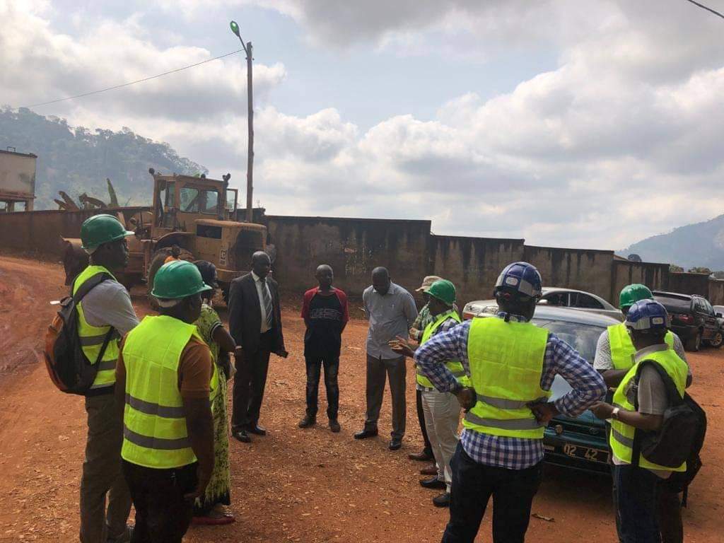 7Rdpc's tweet photo. #COMMUNE DE #YAOUNDÉ7  LANCEMENT DES TRAVAUX DE LA ROUTE D'AKOK NDOÉ PAR LES MAIRES AUGUSTIN TAMBA ET SON PREMIER ADJOINT #ESSOMBA #NODIER https://t.co/EeTxXRHyre