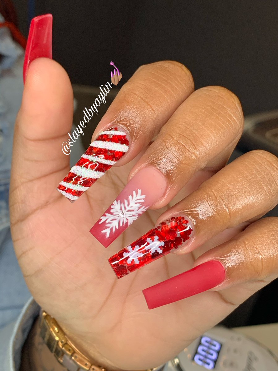 __aylinnnn__'s tweet photo. 14 days til Christmas❄️❄️🎄💅🏽💅🏽 https://t.co/iawQccCgaF