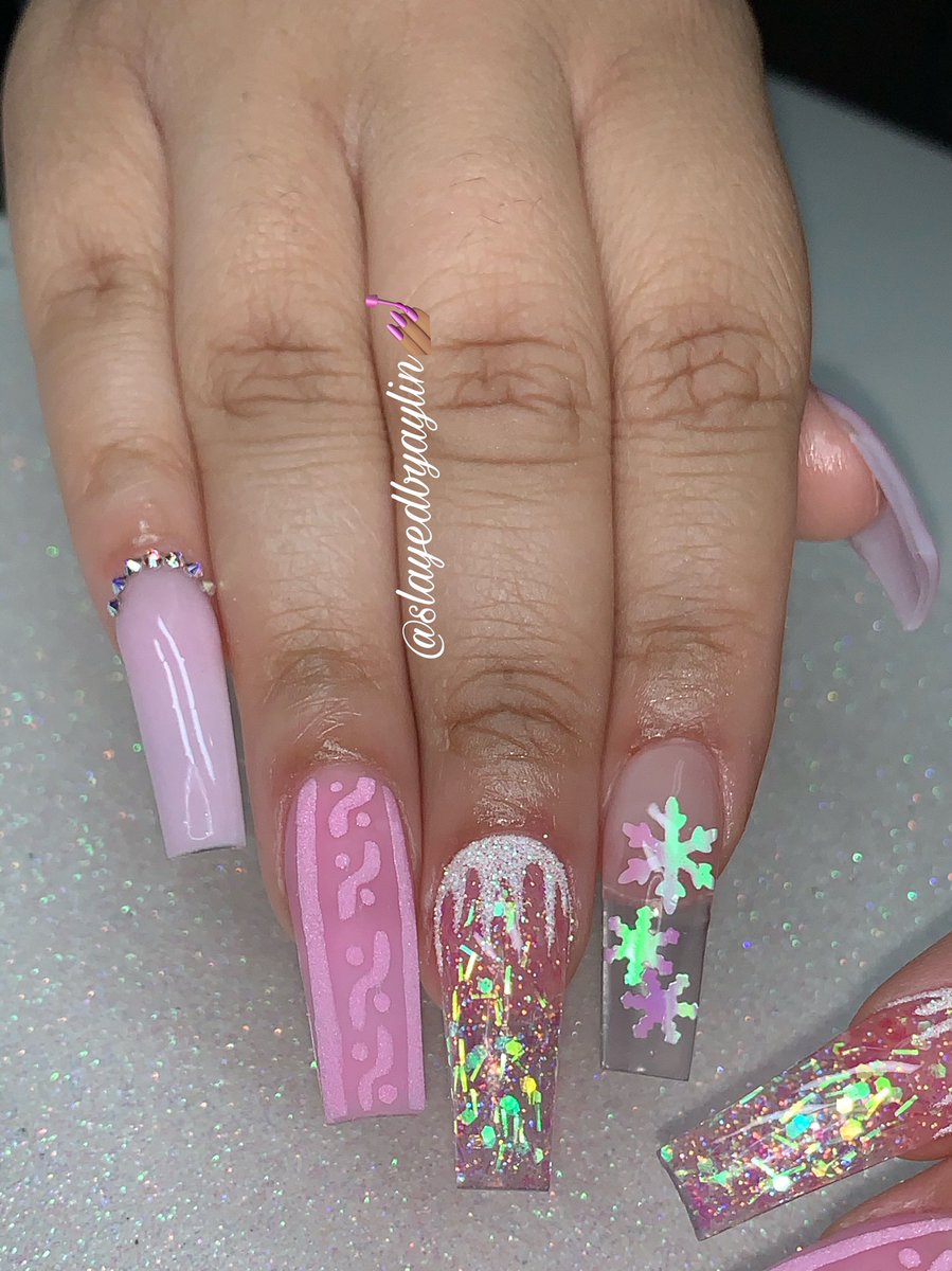 __aylinnnn__'s tweet photo. 14 days til Christmas❄️❄️🎄💅🏽💅🏽 https://t.co/iawQccCgaF