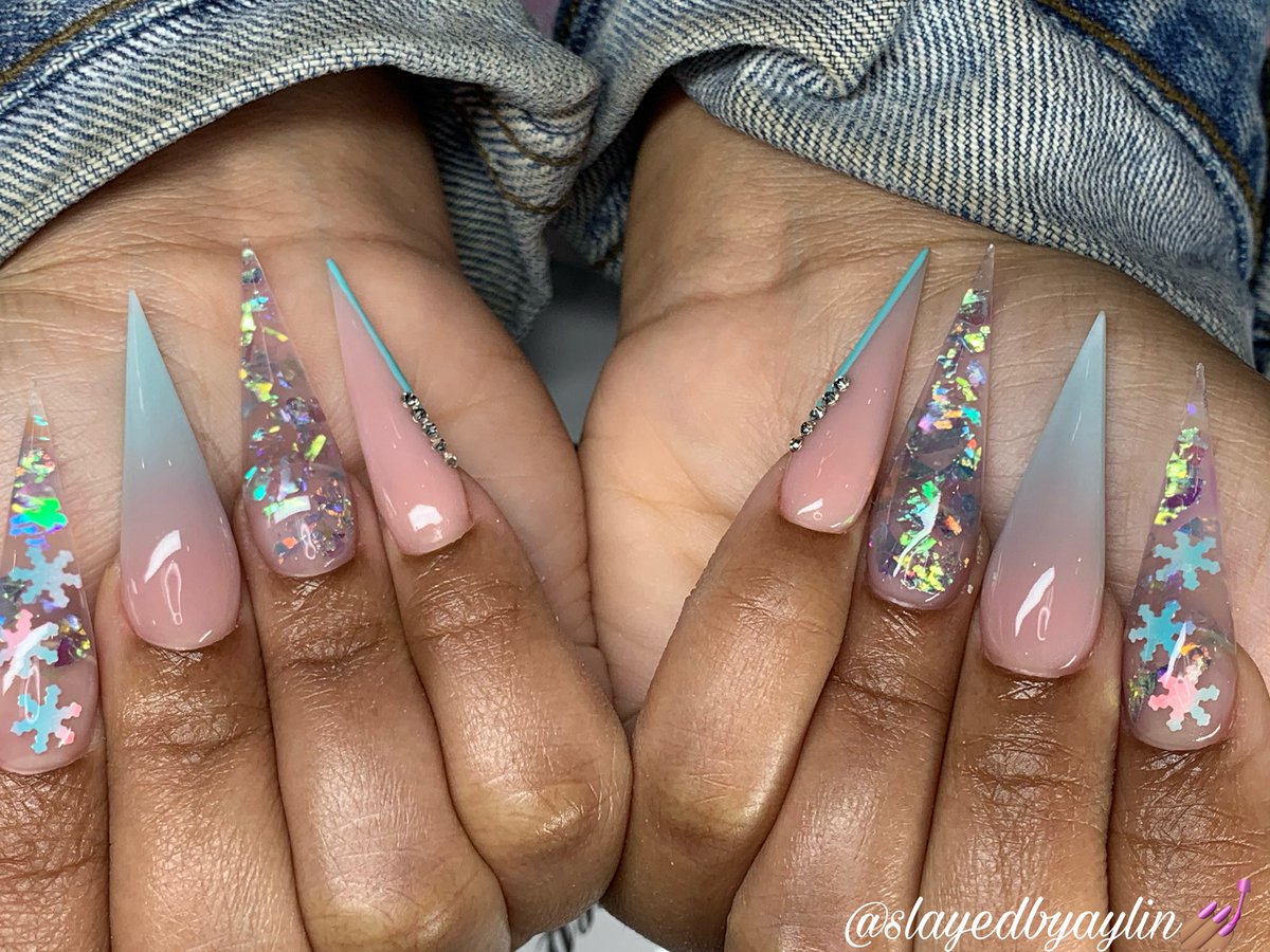 __aylinnnn__'s tweet photo. 14 days til Christmas❄️❄️🎄💅🏽💅🏽 https://t.co/iawQccCgaF