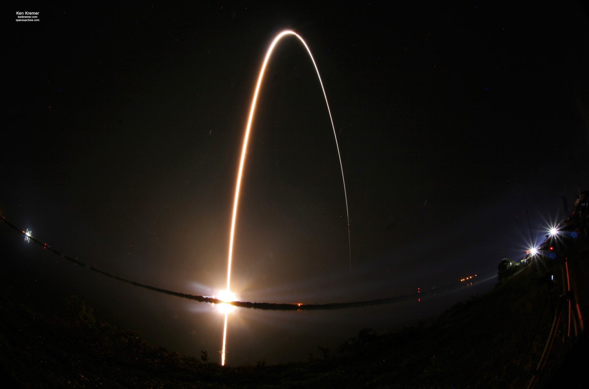 ken_kremer's tweet photo. The Full Arc!Spectacular #ULA #DeltaIVHeavy streak 2orbit covert #NROL44 spysat for @NatReconOfc 809PM ET from #pad37 after 3 mo wx/tech delays.Long duration exposure shows 23story rocket ascending/arcing up/over to horizon.
+ #SpaceX #Falcon9 at left #pad40 liftoff Friday 1121ET https://t.co/WV47dmJmNA